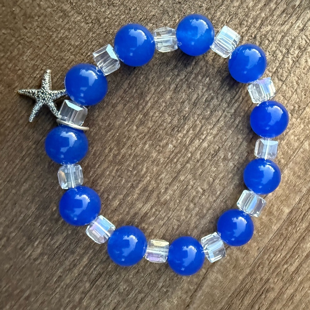 Dyed dragonvein and boxed crystal Beaded Bracelet with silver Starfish Charm